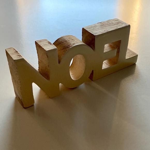 “Noel” Christmas Accent - Picture 6 of 12